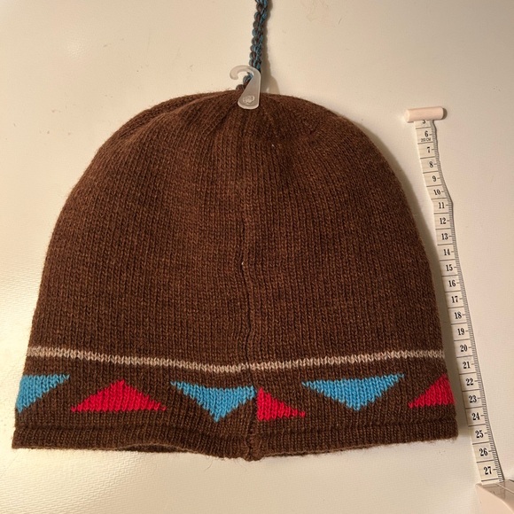 Manitoban Mukluks Hat - Picture 2 of 5